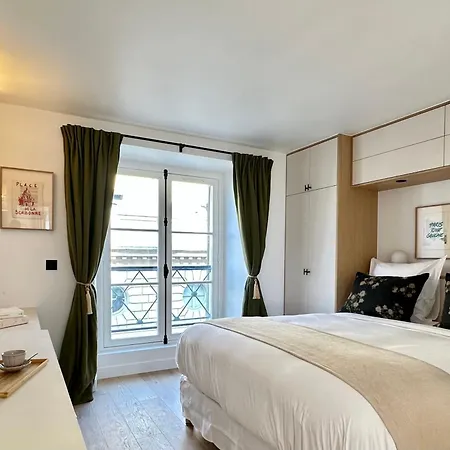 Spacious Luxembourg Garden Family Flat